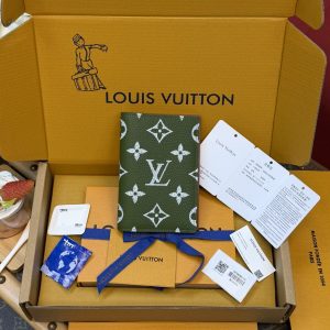 320¥ Premium Full-Steel Wallet, Authentic Design, Top-Grain Cowhide, 163 Dynamic, Boutique-Matching Packaging, Complete Set as Pictured: Packaging, Certificate of Authenticity, Copper Electronic Tag, Gift Bag! M26059 Moss Green